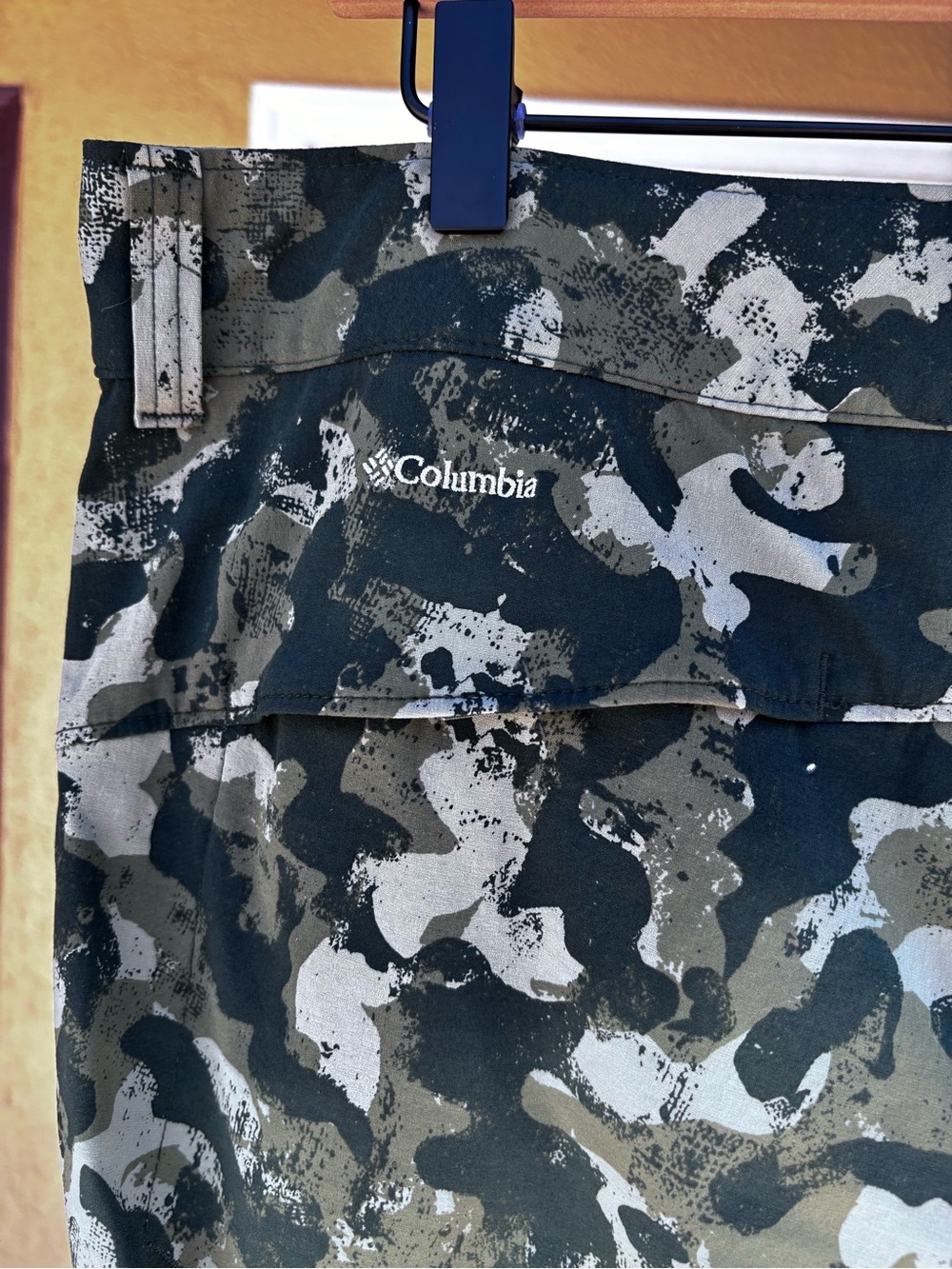 Columbia Omni Shield Camo Capri Pants Button Zip Stretch Size 16 - Picture 10 of 17
